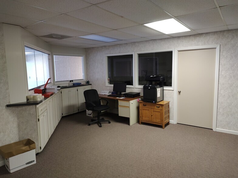 More Photos Of 1210 Madison St, Shelbyville Freestanding For Lease