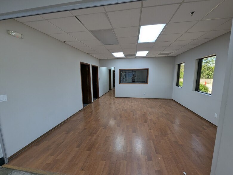 More Photos Of 4600 Park Ave, Des Moines Warehouse For Lease