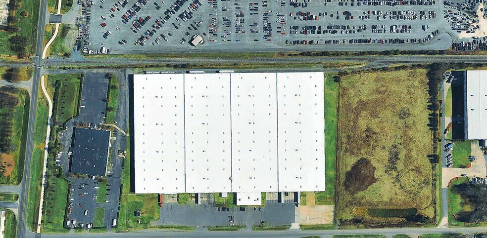 More Photos Of 11701 Goodrich Dr, Charlotte Warehouse For Lease