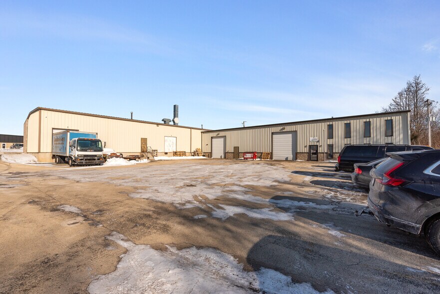 More Photos Of 105 Wilmont Dr, Waukesha Light Manufacturing For Sale
