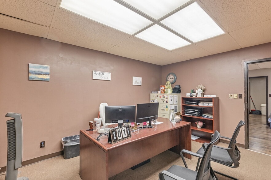 More Photos Of 6580 E Skelly Dr, Tulsa Manufacturing For Sale