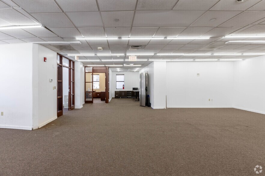 More Photos Of 201 N Wood Ave, Linden Bank For Lease