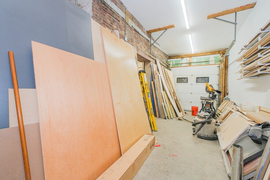 More Photos Of 1944-1952 Richmond Terrace, Staten Island Showroom For Lease