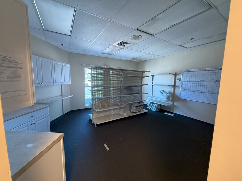 More Photos Of 10175 Tamiami Trl, Punta Gorda General Retail For Sale