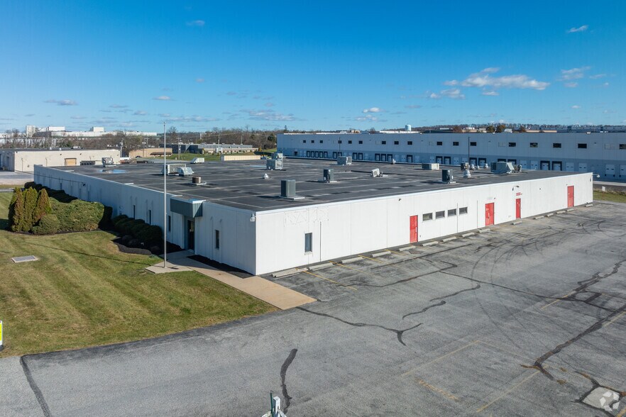 More Photos Of 20 Willow Springs Cir, York Warehouse For Lease