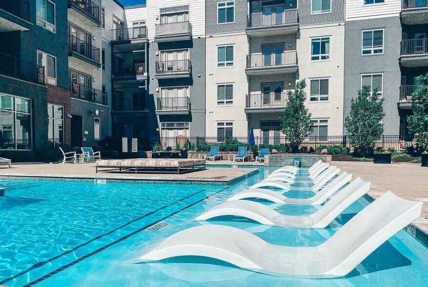 More Photos Of 8045 Metcalf Ave, Overland Park Apartments For Lease