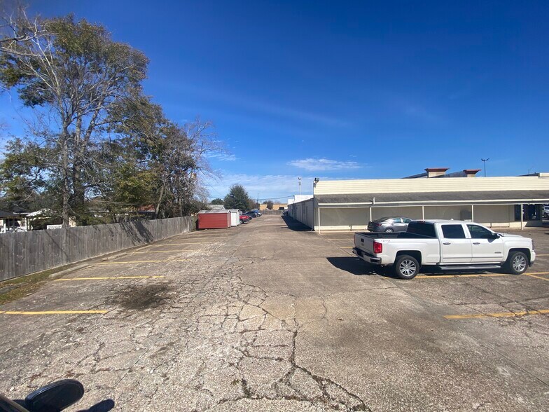 More Photos Of 3500-3536 FM 365, Nederland Unknown For Lease