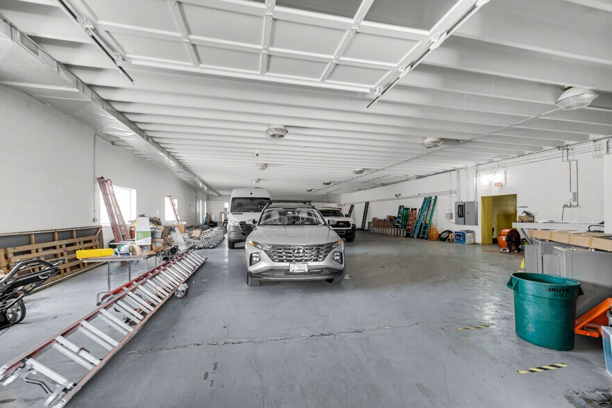 More Photos Of 7045 Calumet Ave, Hammond Light Distribution For Sale