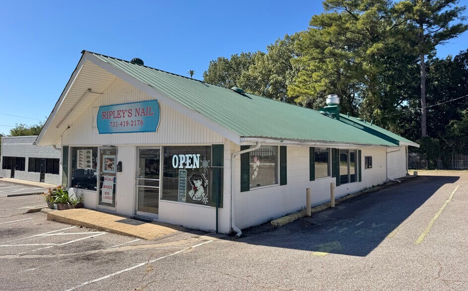 Primary Photo Of 289 S Washington St, Ripley Fast Food For Sale