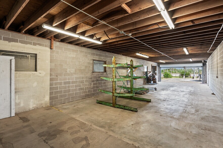 More Photos Of 8602 Broadway St, Galveston Warehouse For Sale