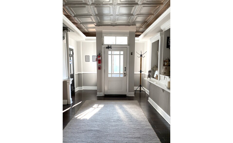 More Photos Of 2 S Court St, Luray Hotel For Sale