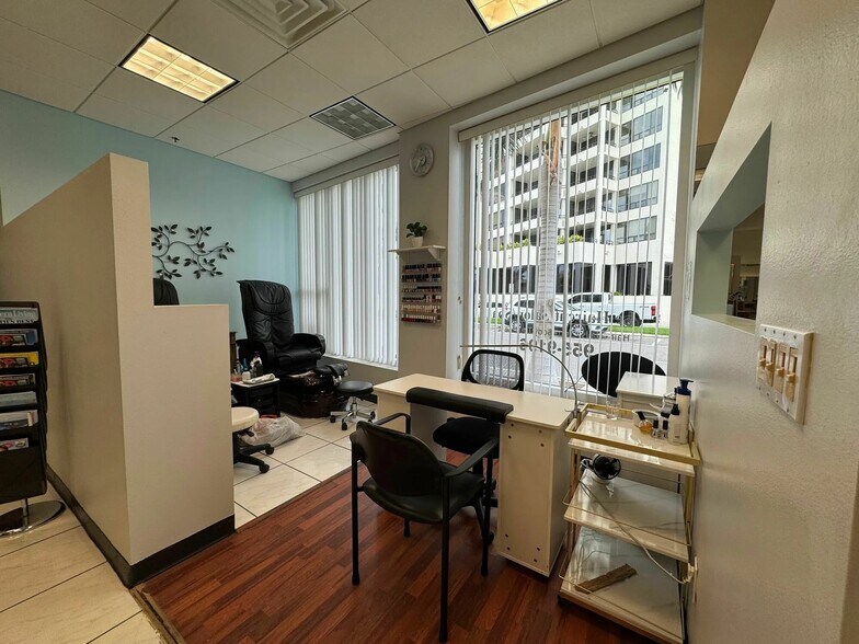 More Photos Of 1227-1239 N Gulfstream Ave, Sarasota Apartments For Lease