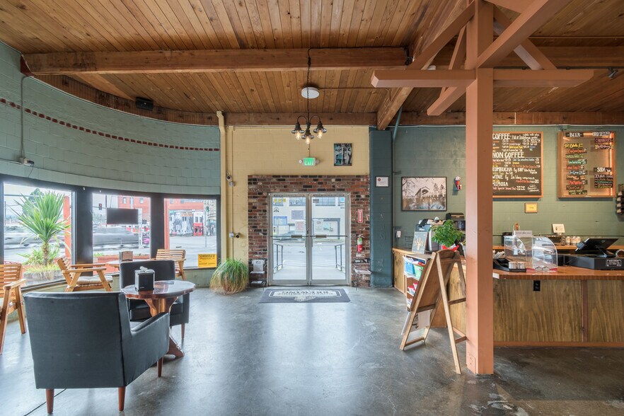 More Photos Of 926 E Main St, Cottage Grove Restaurant For Sale