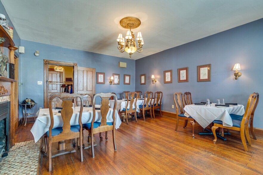More Photos Of 412 6th St, Bristol Restaurant For Sale