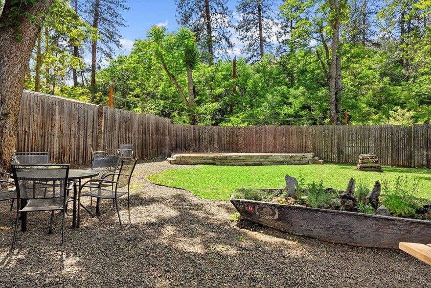 More Photos Of 53943 Highway 86, Halfway Restaurant For Sale