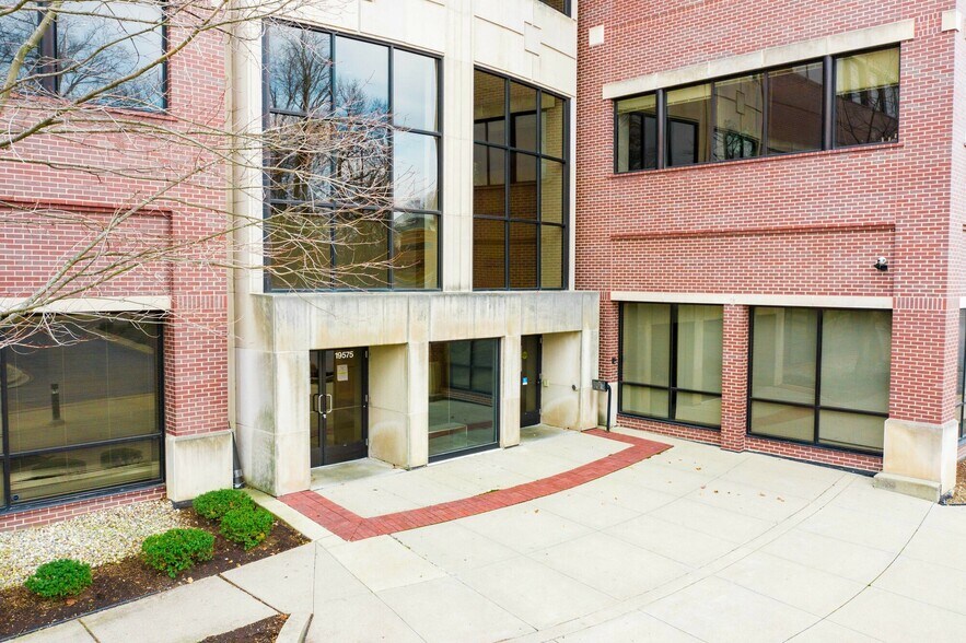 More Photos Of 19575 Victor Pky, Livonia Office For Sale