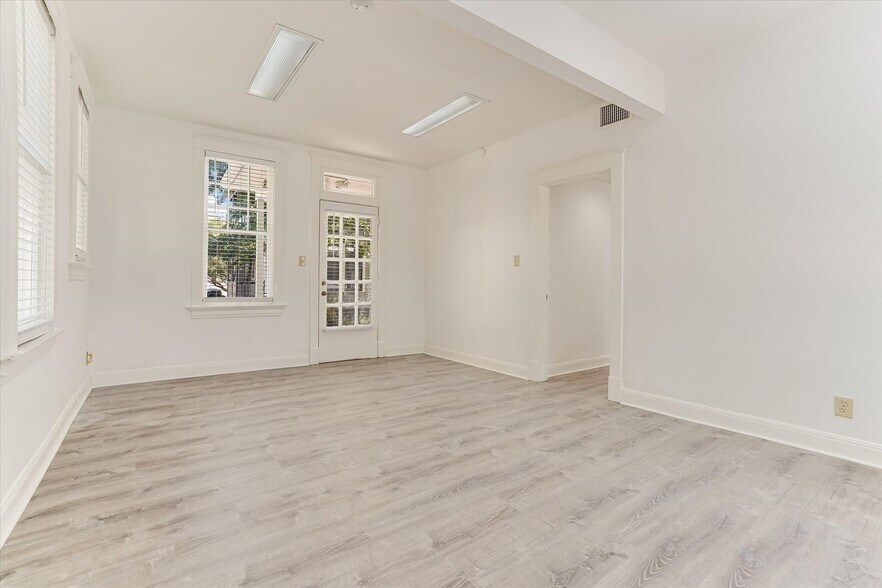 More Photos Of 1010 Rio Grande St, Austin Office For Lease