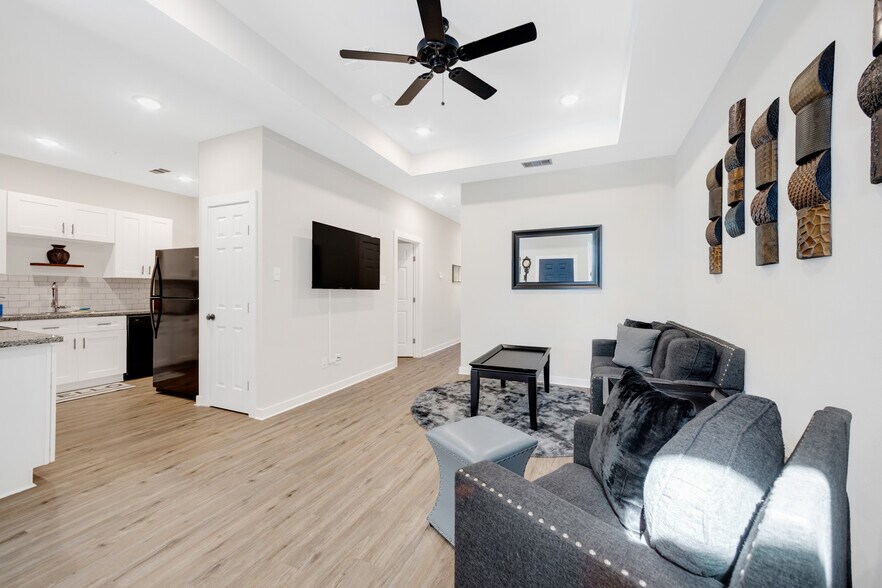More Photos Of 10317 Lake Rd, Houston Apartments For Sale