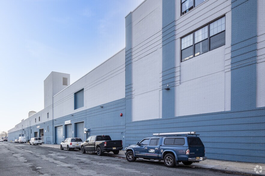 More Photos Of 397-447 Ferry St, Newark Manufacturing For Lease