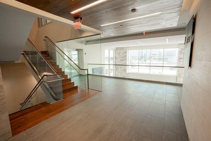 More Photos Of 404 Veterans Airpark Ln, Midland Office For Sale