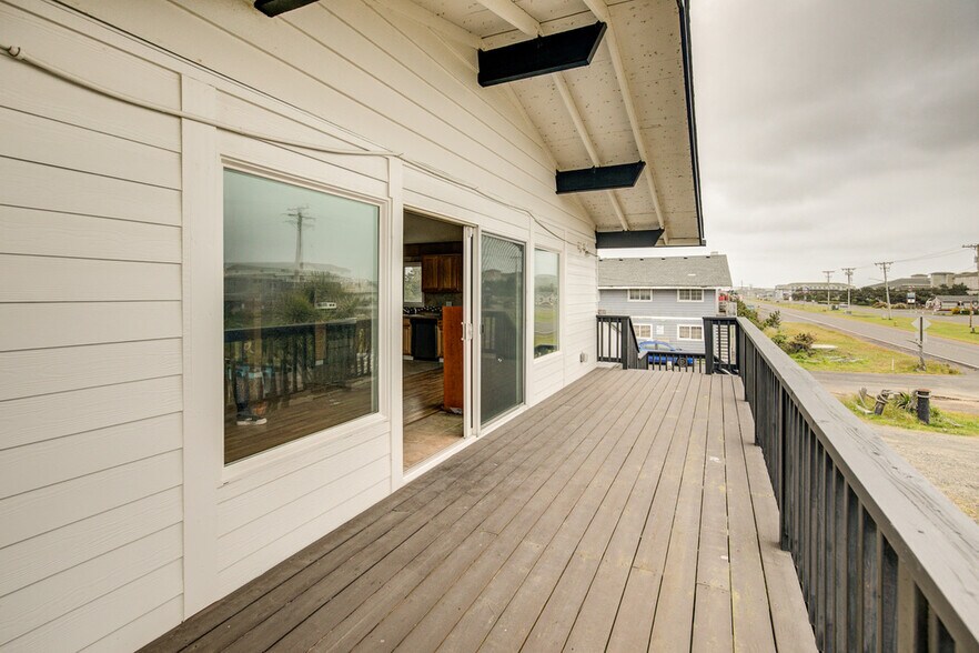 More Photos Of 798 Ocean Shores Blvd NW, Ocean Shores Bar For Sale