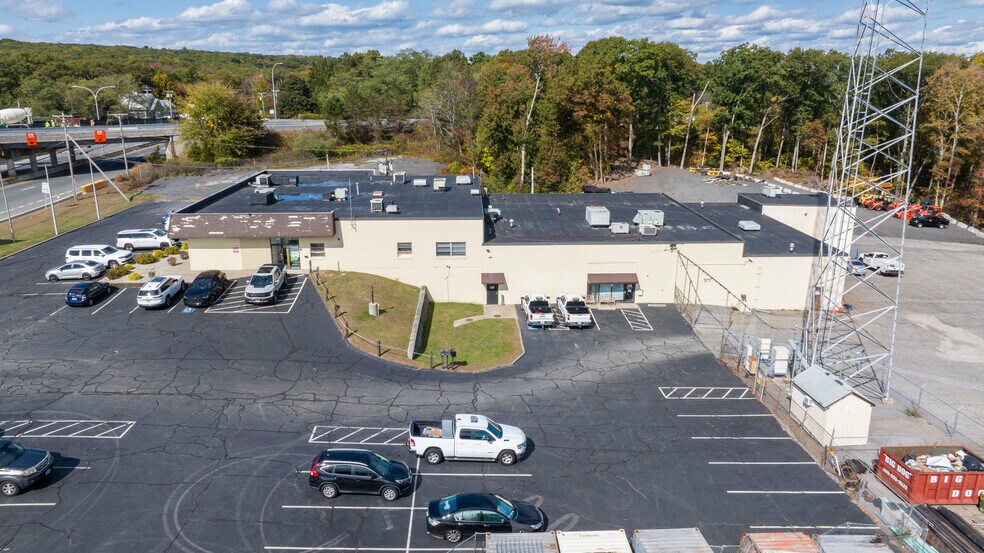 More Photos Of 1320 Eddie Dowling Hwy, Lincoln Showroom For Lease