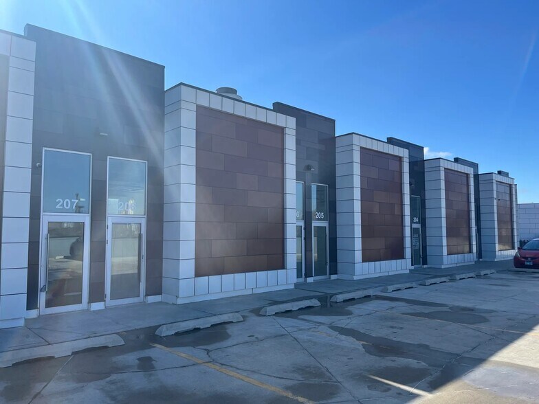 More Photos Of 2252 S Canal St, Chicago Storefront For Lease