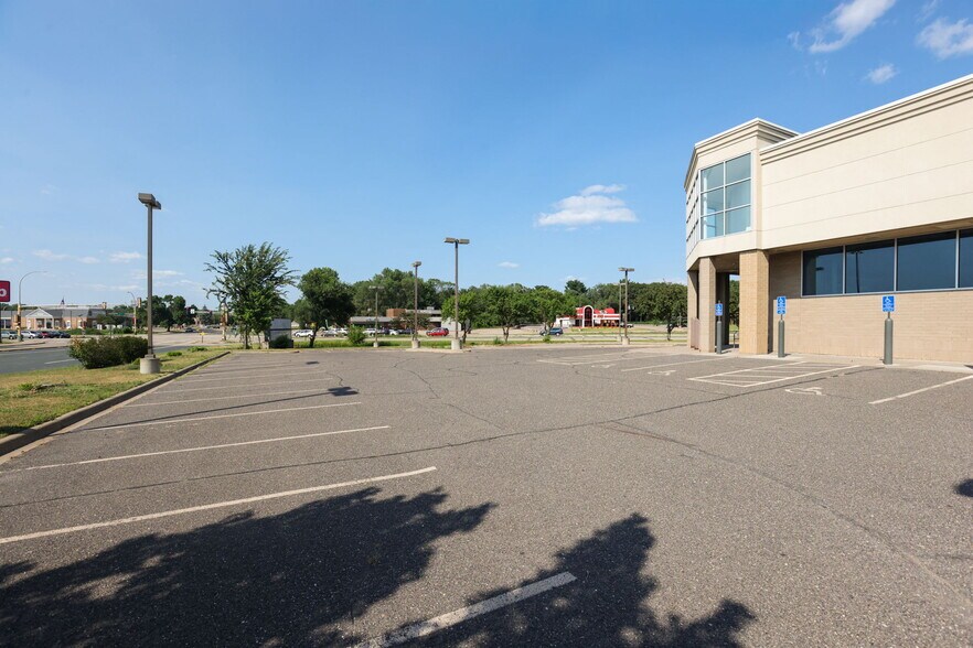 More Photos Of 600 County Road 10 NE, Blaine Drugstore For Lease
