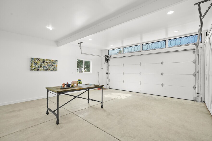 More Photos Of 844 E Kensington Rd, Los Angeles Specialty For Sale