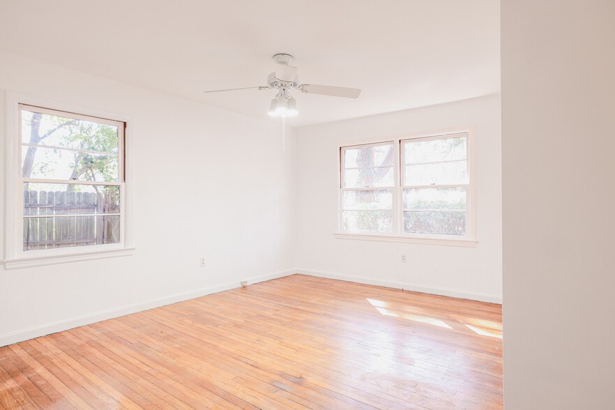 More Photos Of 112 E Derenne Ave, Savannah Office For Sale