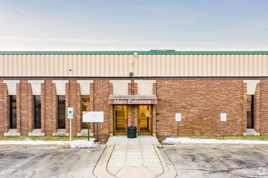 More Photos Of 677 N Larch Ave, Elmhurst Industrial For Sale