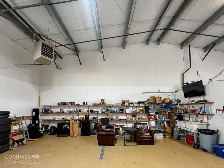 More Photos Of 20720 High Desert Ln, Bend Warehouse For Lease