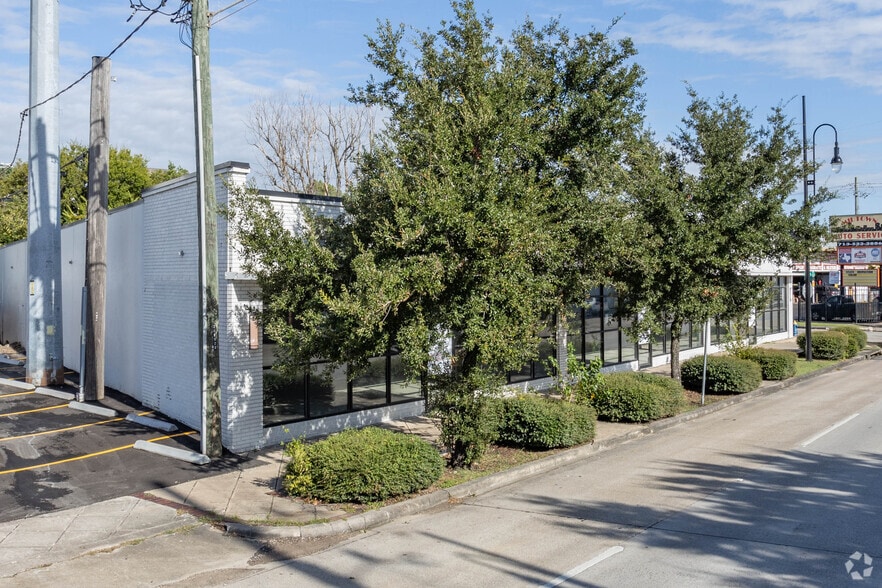 More Photos Of 4608 Almeda Rd, Houston Freestanding For Lease