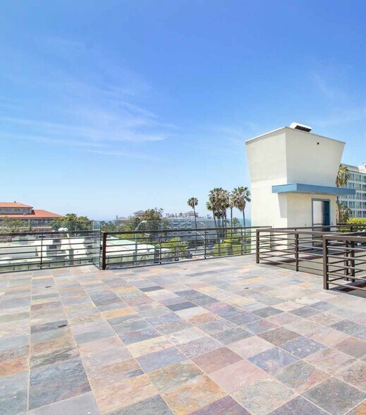 More Photos Of 1901 Main St, Santa Monica Office For Sale