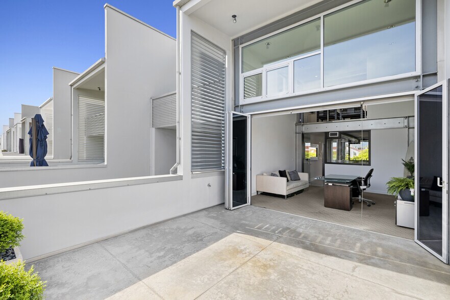 More Photos Of 517 30th St, Newport Beach Freestanding For Sale