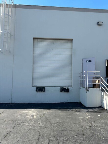 More Photos Of 1308-1316 W 9th St, Upland Warehouse For Lease