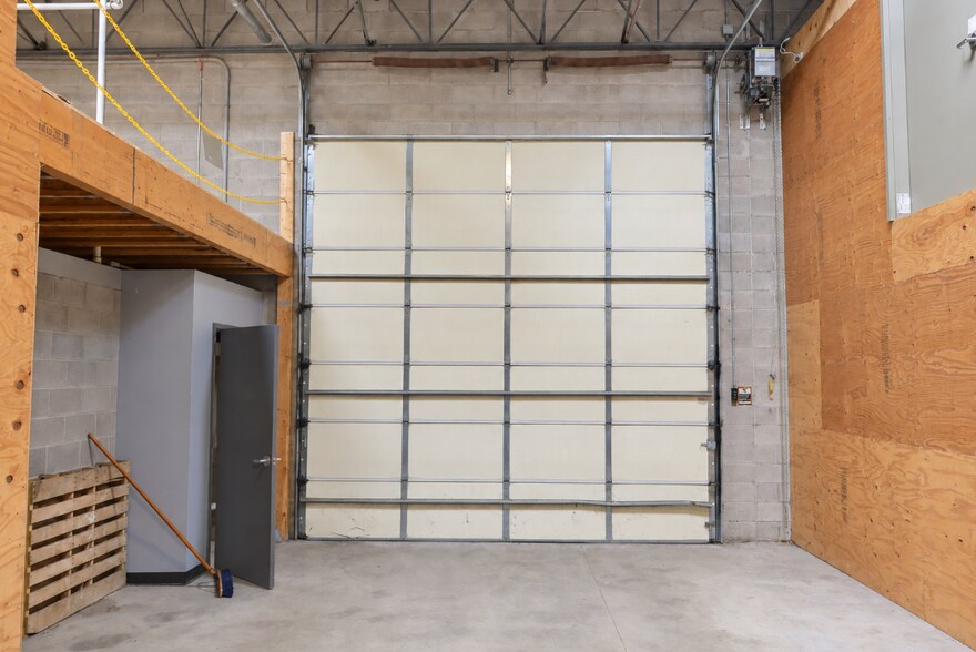 More Photos Of 117 Game Rd, Syracuse Warehouse For Lease