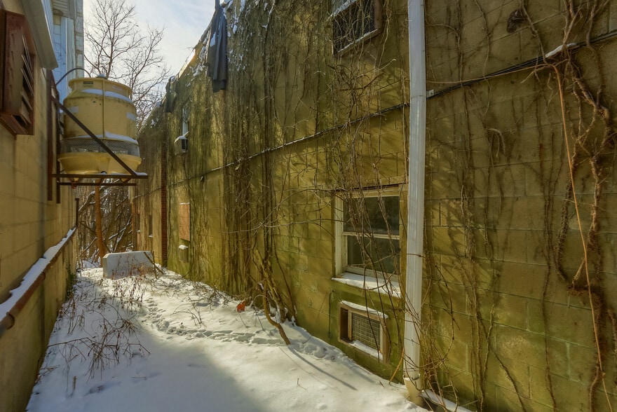 More Photos Of 225 Moon Clinton Rd, Coraopolis Warehouse For Sale