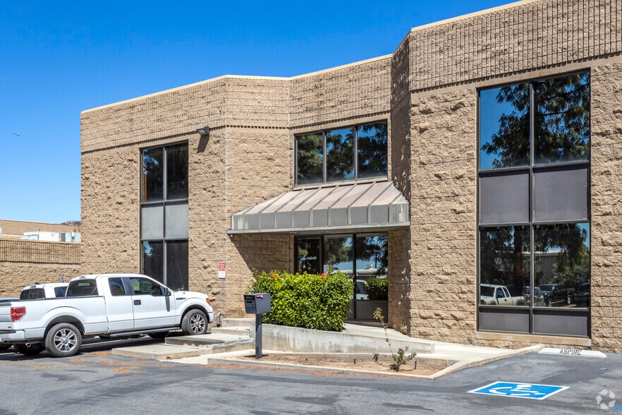 More Photos Of 11491 Woodside Ave, Santee Research And Development For Lease