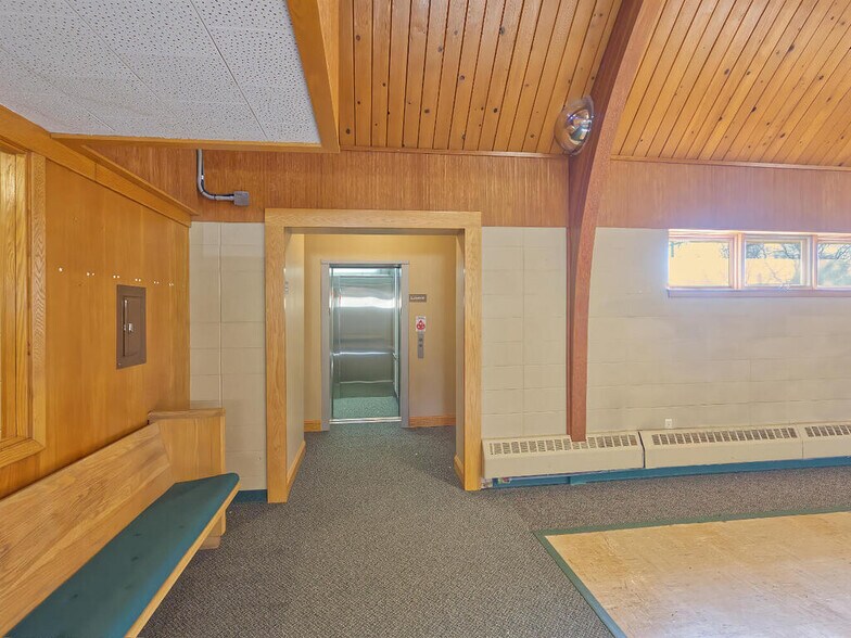 More Photos Of 410 1st St N, Winsted Office For Sale