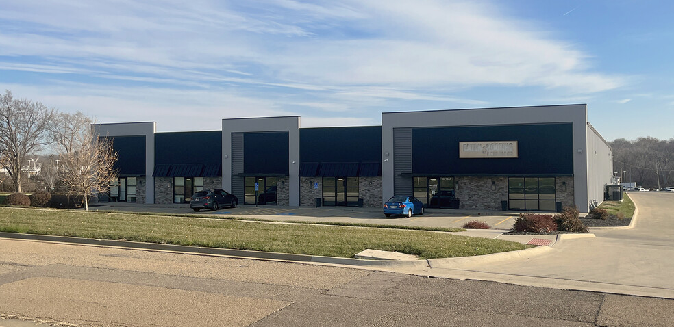 Primary Photo Of 3216 SW Van Buren St, Topeka Showroom For Lease