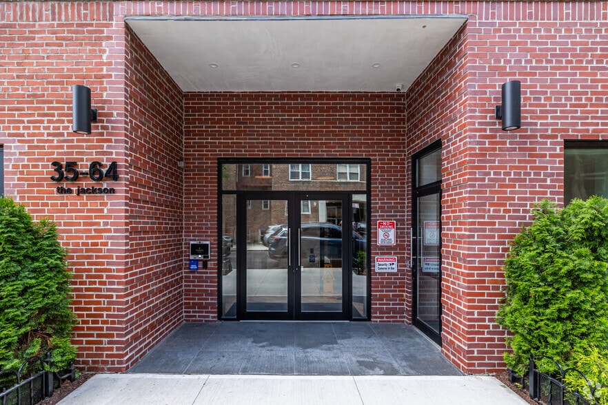 More Photos Of 8411 37th Ave, Flushing Apartments For Lease