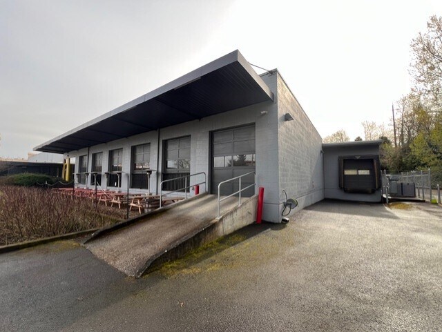 More Photos Of 100 NE Farragut St, Portland Light Manufacturing For Lease