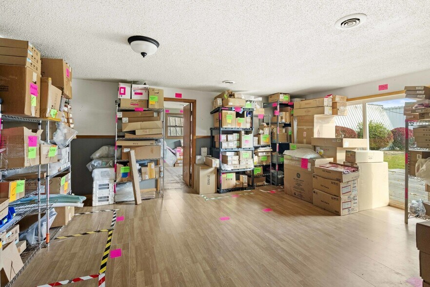 More Photos Of 311 E Corning Rd, Beecher Warehouse For Lease