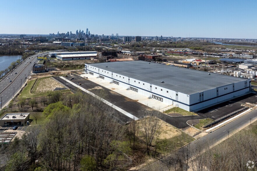 More Photos Of 332 S 17th St, Camden Distribution For Lease