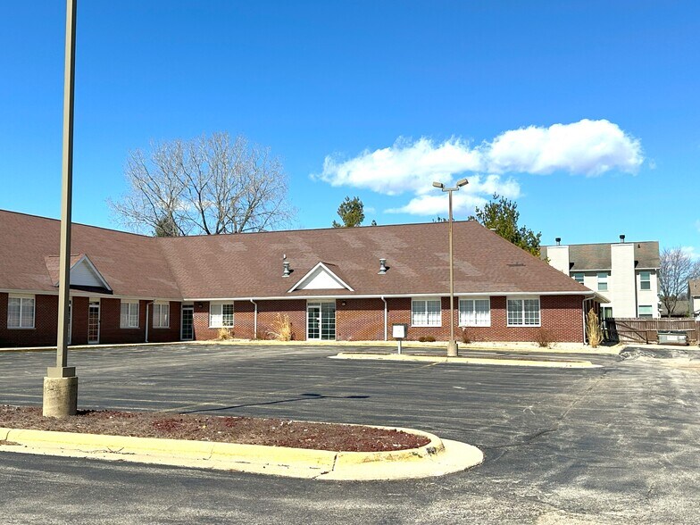 More Photos Of 7264-7282 Argus Dr, Rockford Office For Sale