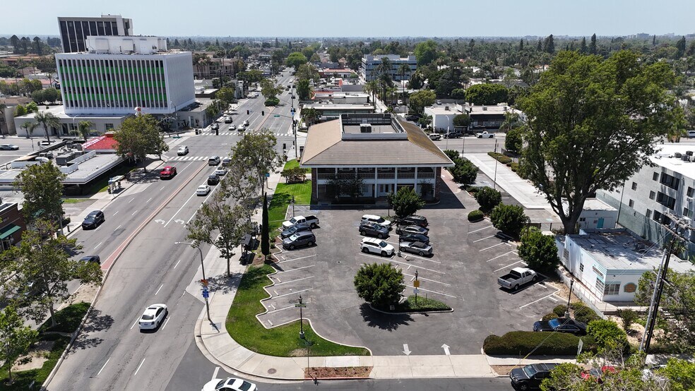 More Photos Of 1701 N Main St, Santa Ana Office For Sale