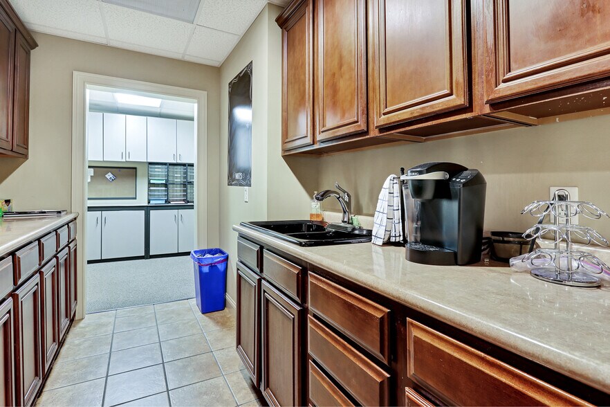 More Photos Of 68 Pointe Cir, Greenville Office For Lease