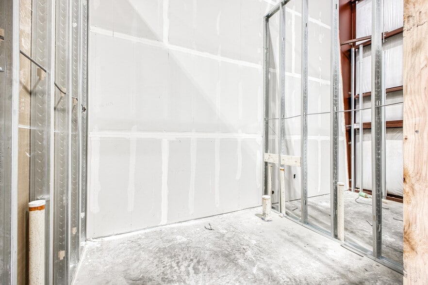 More Photos Of 10100 Railroad Dr., El Paso Warehouse For Sale