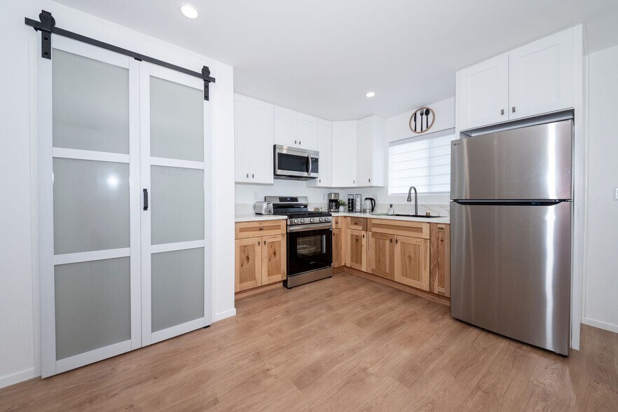 More Photos Of 11315 Tiara St, North Hollywood Apartments For Sale